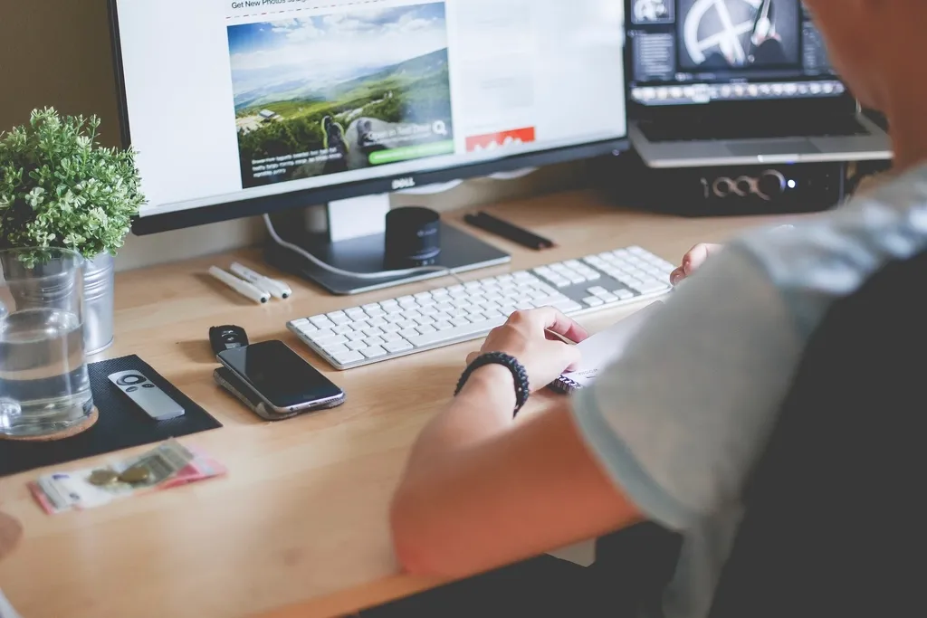Website Builder vs. WordPress: Choosing the Best Platform for Your Site